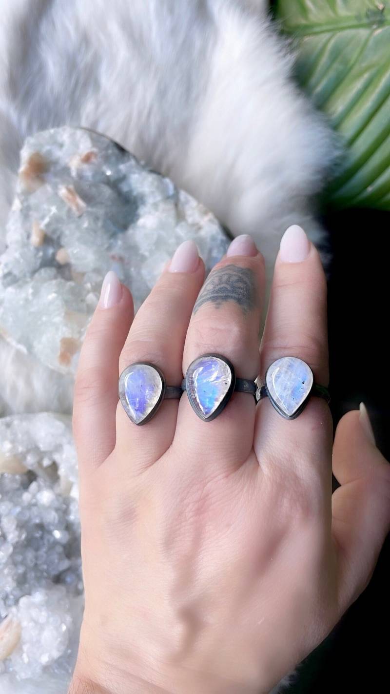 Regenbogen Mondstein Ring, Statement Juni Geburtsstein, Großer Edelstein, Boho Ring Regenbogen Mondstein Ring, Statement Juni Geburtsstein, Großer Edelstein, Boho Ring von BrazilianMagick