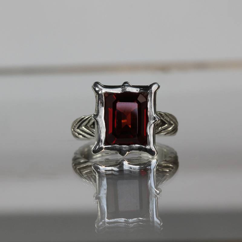 Isabetta Granat Ring Im Smaragdschliff - in Sterling Silber Oder 750 Gelbgold Über Vergoldet von BreakAstone