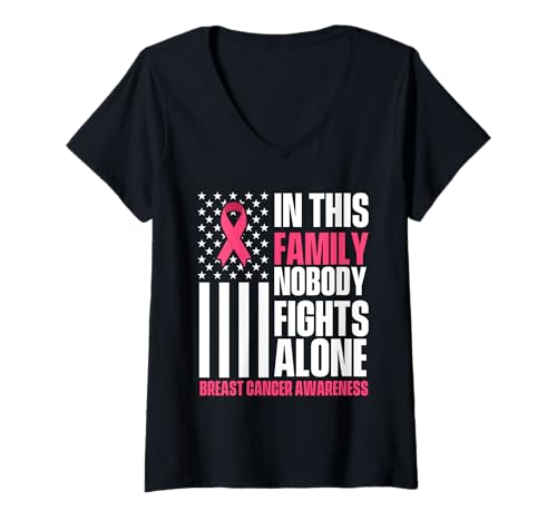 Damen In Dieser Familie kämpft niemand allein - Brustkrebsbewusstsein T-Shirt mit V-Ausschnitt von Breast Cancer Awareness Merch