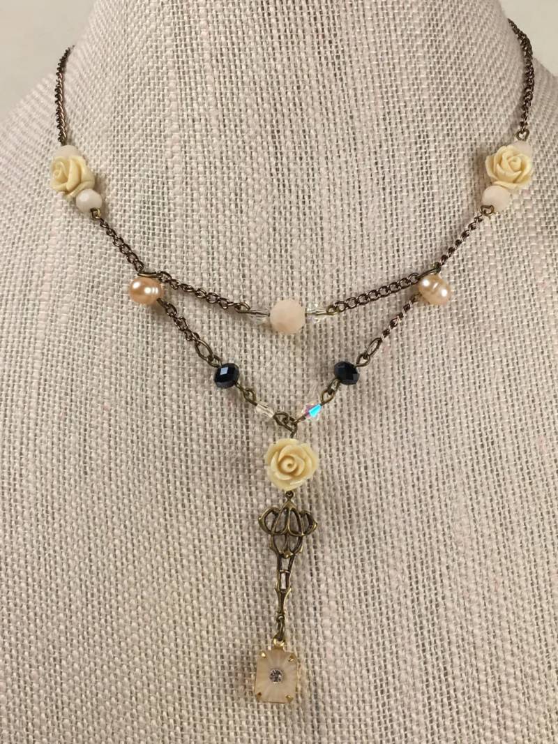 Alte Art Deco Stil Rosen & Anhänger Kette Halskette/16" > Rosa Süßwasserperlen, Kristallen Ab, Sunburst Alte Art Deco Stil Rosen & Anhänger Kette Halskette/16" > Rosa Süßwasserperlen, Kristallen Ab, Sunburst von Breenadorn