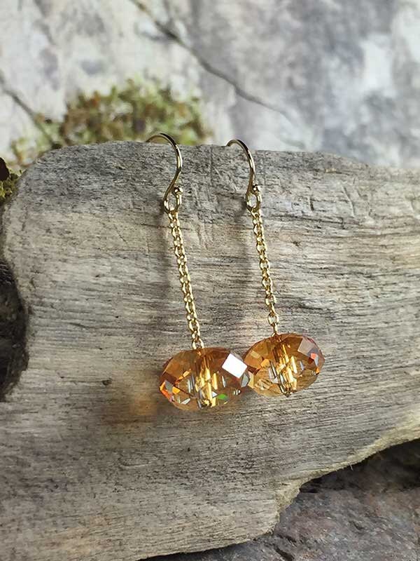 Dunkles Bernstein Rondel Kette Drop Ohrringe/1 1/2", Gold-Filled Drähte & Kette, Glas Rondels, Handgefertigt Dunkles Bernstein Rondel Kette Drop Ohrringe/1 1/2", Gold-Filled Drähte & Kette, Glas Rondels, Handgefertigt von Breenadorn