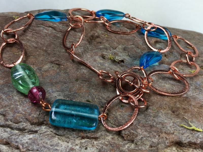 Kupfer-Links-Halskette Mit Grün, Blau Und Pink/22" Lange > Glänzende Kupfer-Ovale, Türkis, Aqua, Glas Kupfer-Links-Halskette Mit Grün, Blau Und Pink/22" Lange > Glänzende Kupfer-Ovale, Türkis, Aqua, Glas von Breenadorn