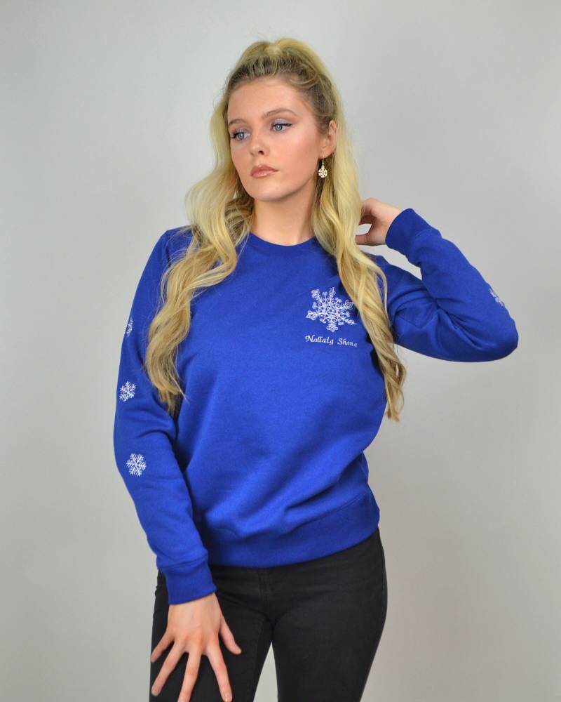 Christmas Irish Snowflake Sweatshirt/Sweatshirtkleid - Angenehmer Königsblauer Stoff Mit Gestickten Schneeflocken, Weihnachtspullover, Irisch von Breezita