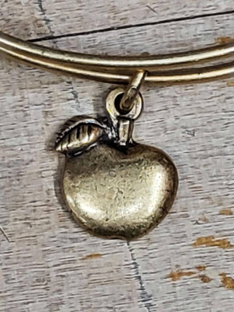 Alex Und Ani Apfel Überfluss Charm Armreif Armband von BreezzyHasUrNeeds