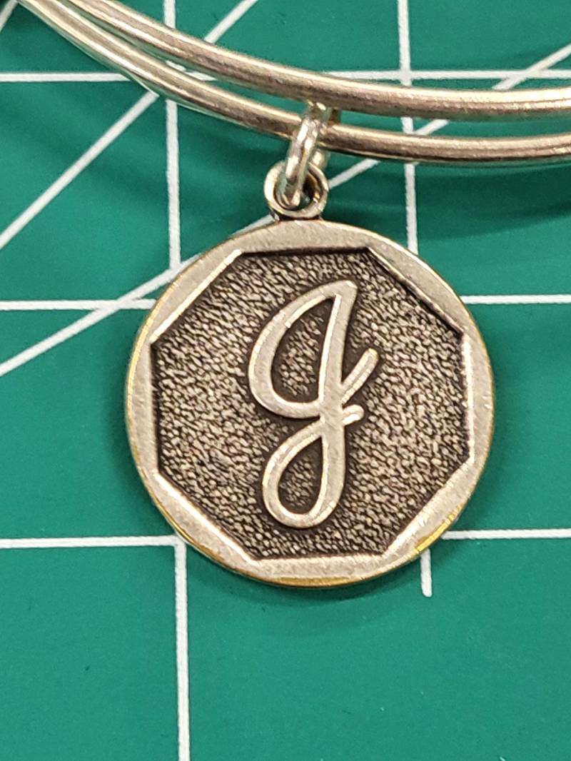 Alex Und Ani Initial J Charm Armreif von BreezzyHasUrNeeds