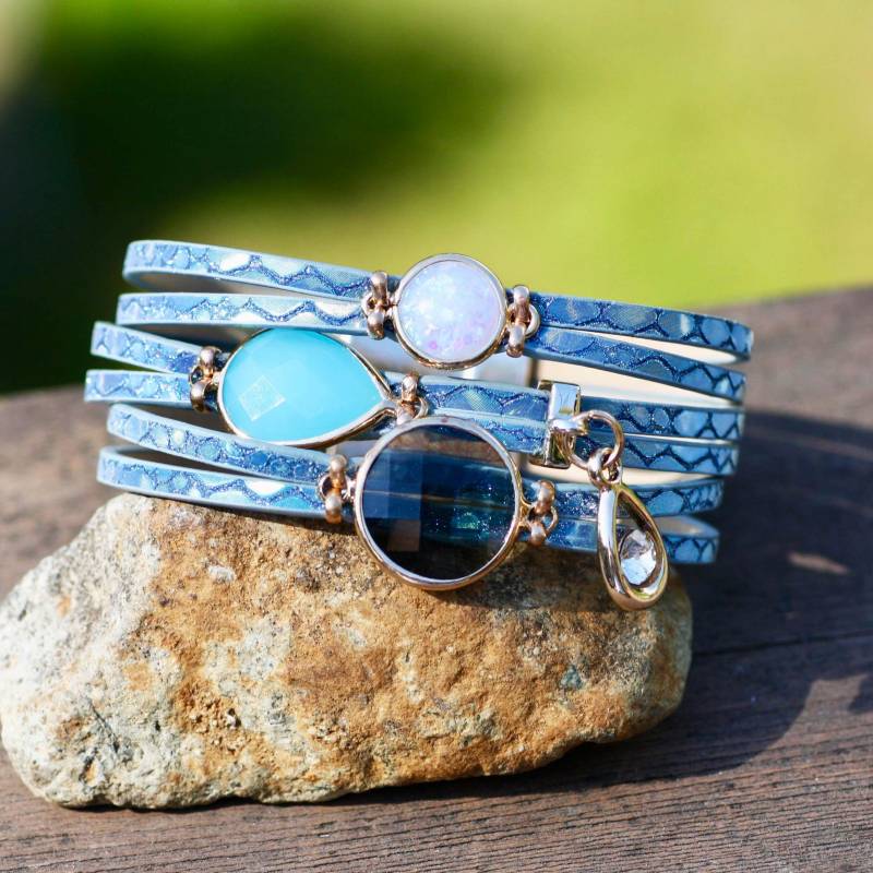 Glitzernde Blau Grausamkeit Frei Leder Türkis Farbe Edelstein Manschette Armband von BreitJewelryDesigns