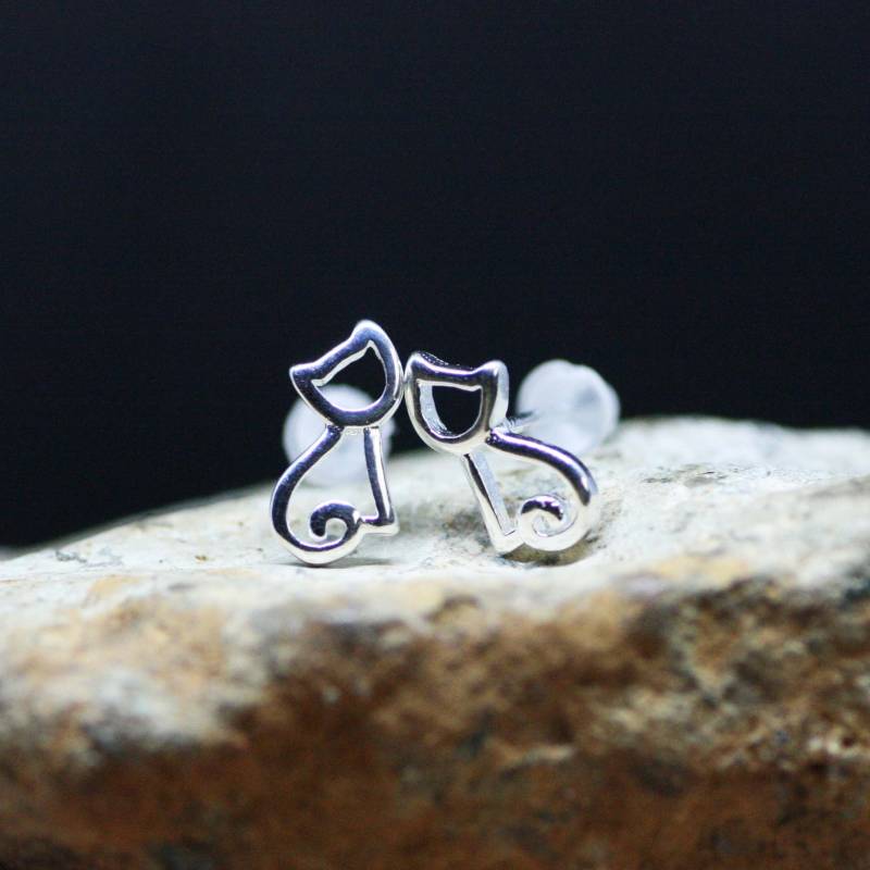Kleine Kätzchen Katze Ohrringe Silber 925, Kleine Mädchen Ohrringe, Minimalist Schmuck von BreitJewelryDesigns