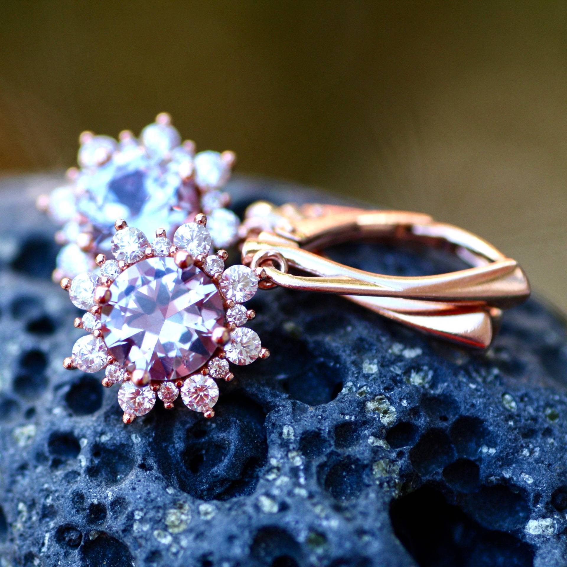 Wunderschöne Farbwechsel Alexandrit Ohrringe in 18K Rose Gold Vermeil, Juni Birthstone Wunderschöne Farbwechsel Alexandrit Ohrringe in 18K Rose Gold Vermeil, Juni Birthstone von BreitJewelryDesigns