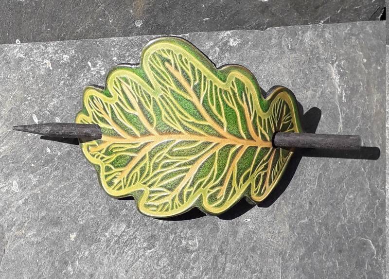 Haarspange Aus Leder in Eichenblattform Mit Stab, Verschiedene Farben Zur Auswahl von Breizhler