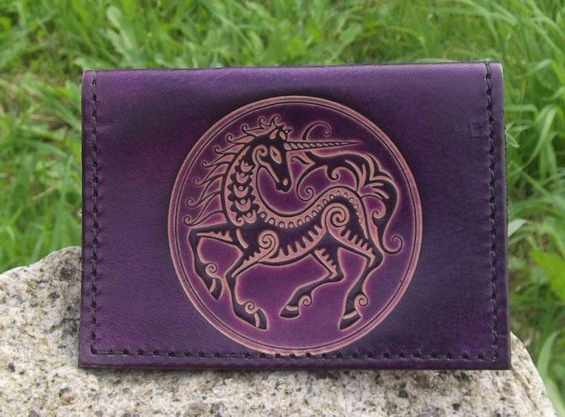 Kartenetui Aus Leder, Einhorn-Dekor, Lila | 16 Farben Verfügbar, Anti-Rfid-Blockierung Optional von Breizhler