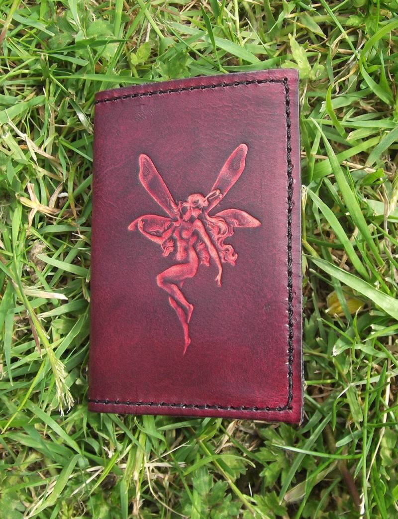 Kartenetui Aus Leder Mit Feendekor, Burgunderrot | 16 Farben Zur Auswahl Optionale Anti-Rfid-Blockierung von Breizhler