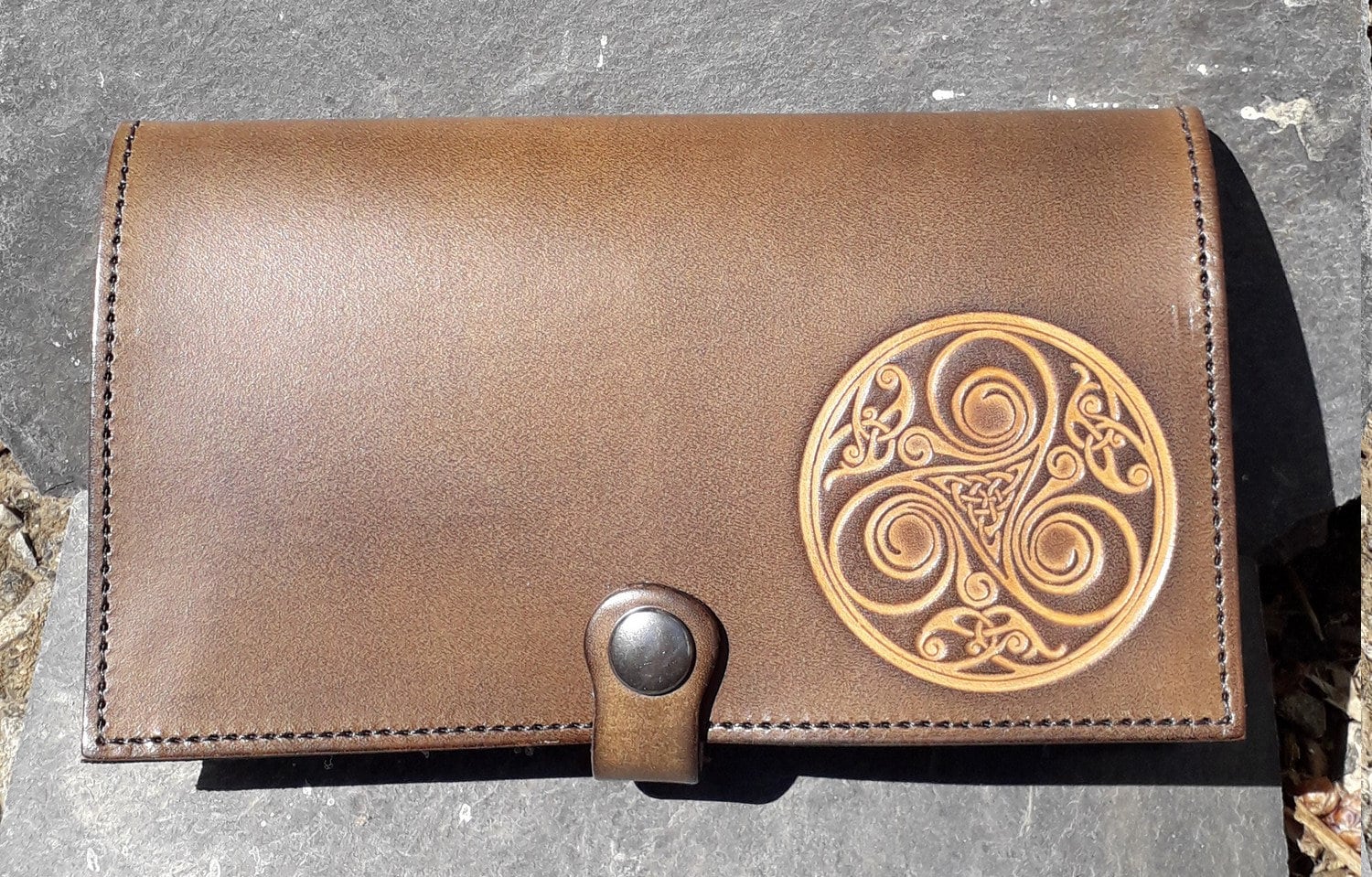 Leder-Eichhalter, Dekor Grand Triskell Nummer 2 , "Braun-Eichenbraun" | 16 Farben Zur Auswahl von Breizhler