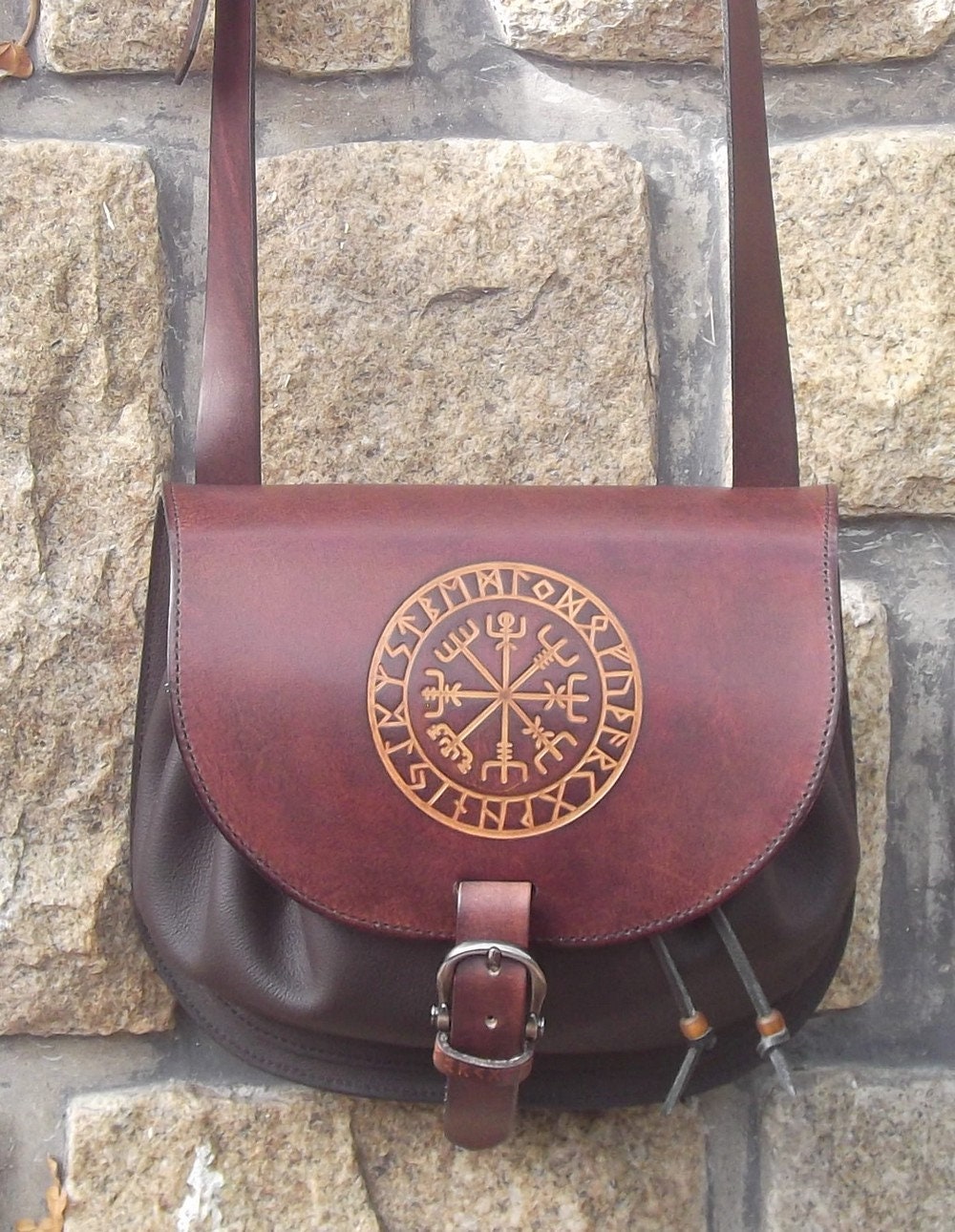 Ledertasche , Großes Modell Wikinger Muster Vegvisir . Erhältlich in Der All-Up-Version Oder Mit Tasche | 16 Farben Zur Auswahl von Breizhler
