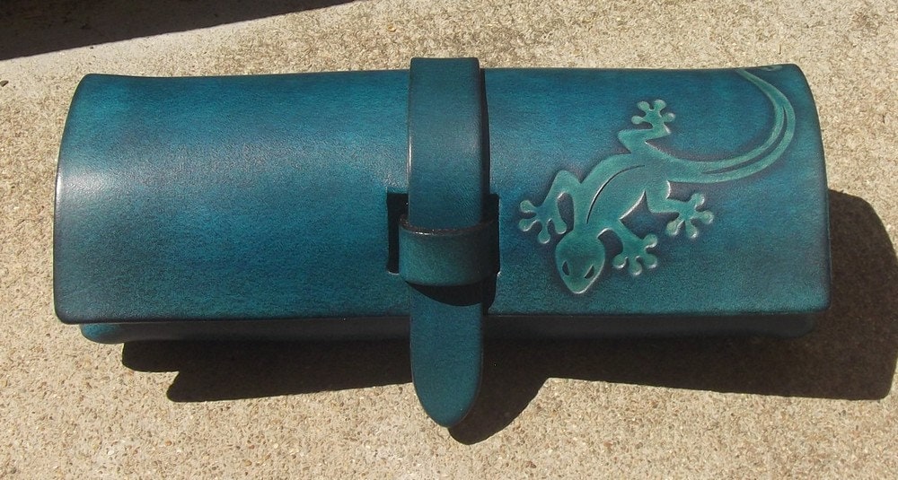 Pencil Case Leder, Muster Salamander | Türkise Farbe Auf Dem Foto, Kit, Vakuum-Tasche von Breizhler
