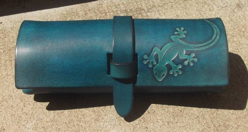 Pencil Case Leder, Muster Salamander | Türkise Farbe Auf Dem Foto, Kit, Vakuum-Tasche von Breizhler