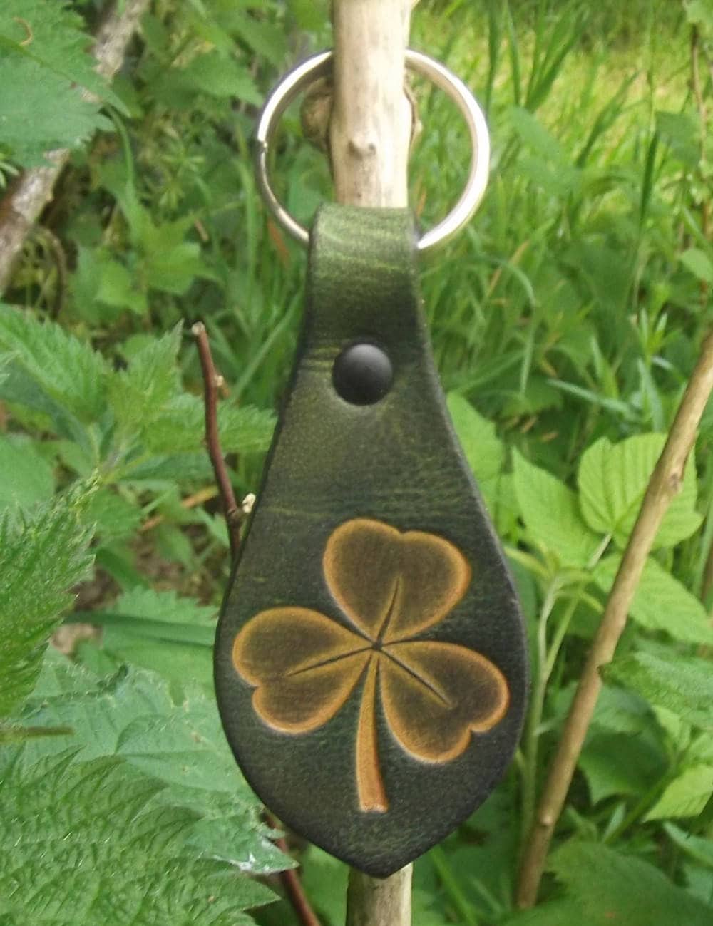 Schlüsseltür in Lederdekoration in Der 3-Blatt-Welt, Farbe Ihrer Wahl von Breizhler