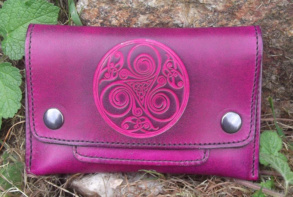 Tabakbeutel Aus Halbstarrem Leder, Triskell 2-Dekor, Rosa Farbe | 16 Farben Zur Auswahl von Breizhler