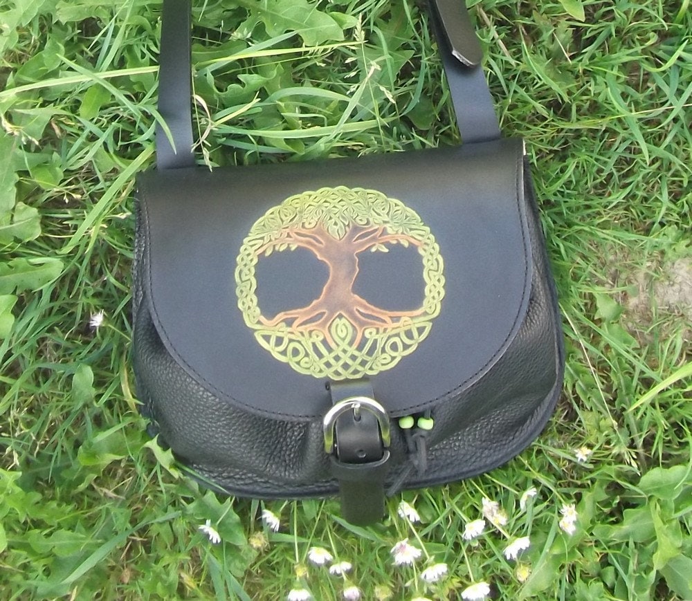 Tasche Aus Leder, Großes Modell, Muster Großer Baum Des Lebens. Es Gibt Catchall-Version Oder Mit Tasche. | 16 Farben Zur Auswahl von Breizhler