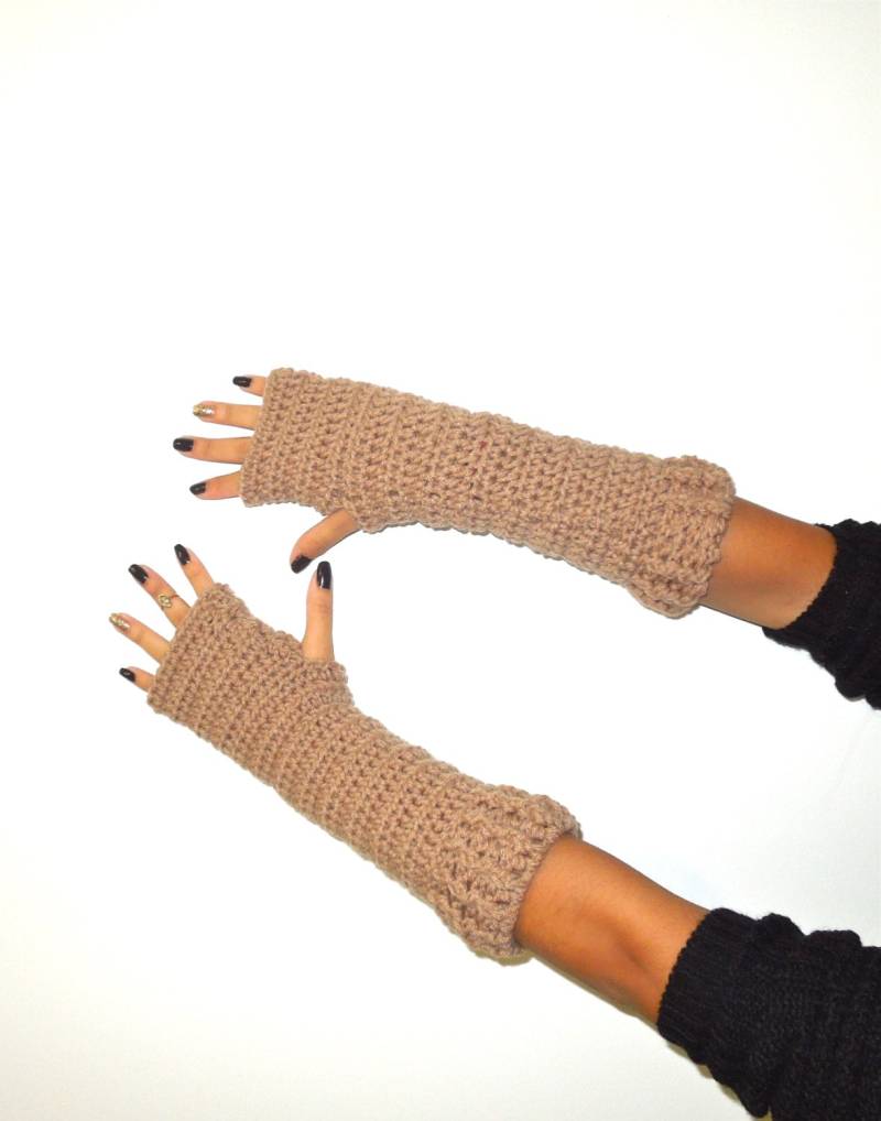 Gehäkelte Armstulpen, Taupe, Lange von BrendaLizBoutique