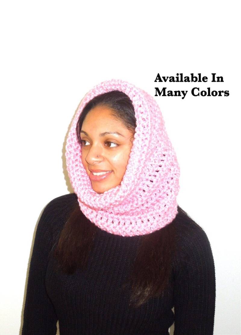 Gehäkelter Halswärmer, Gehäkelt, Kapuzenschal, Loop, Eternity, Rosa, Kapuzenschal von BrendaLizBoutique