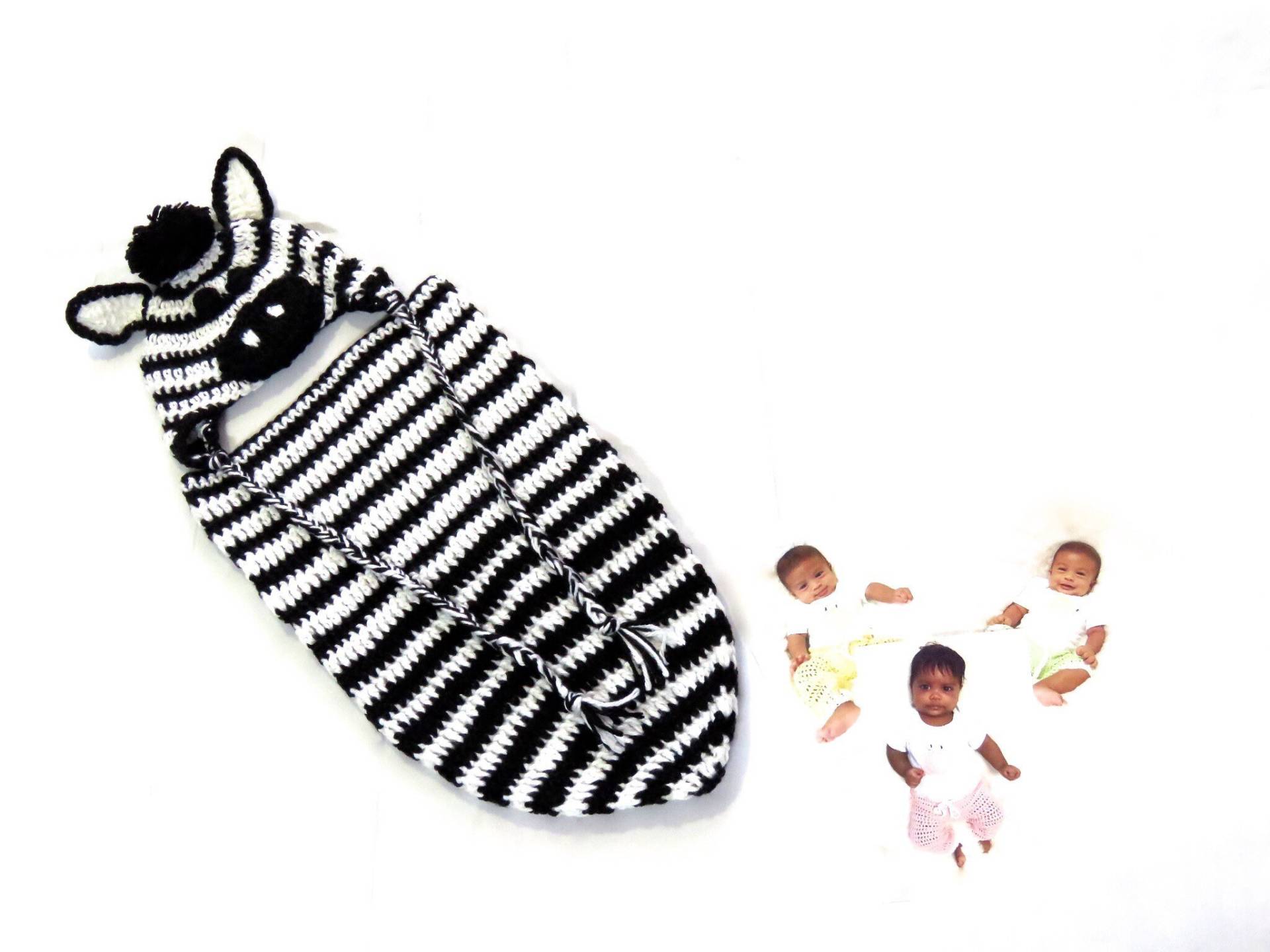 Häkeln Sie Baby Cocoon, Hut-Set, Neugeborene, Zebra, Schwarz, Weiß, Ohrklappe Hut, Baby-Dusche von BrendaLizBoutique