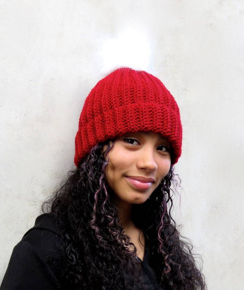 Pom Hut, Gehäkelte Tam Häkelhut, Farbe Ist Cranberry von BrendaLizBoutique