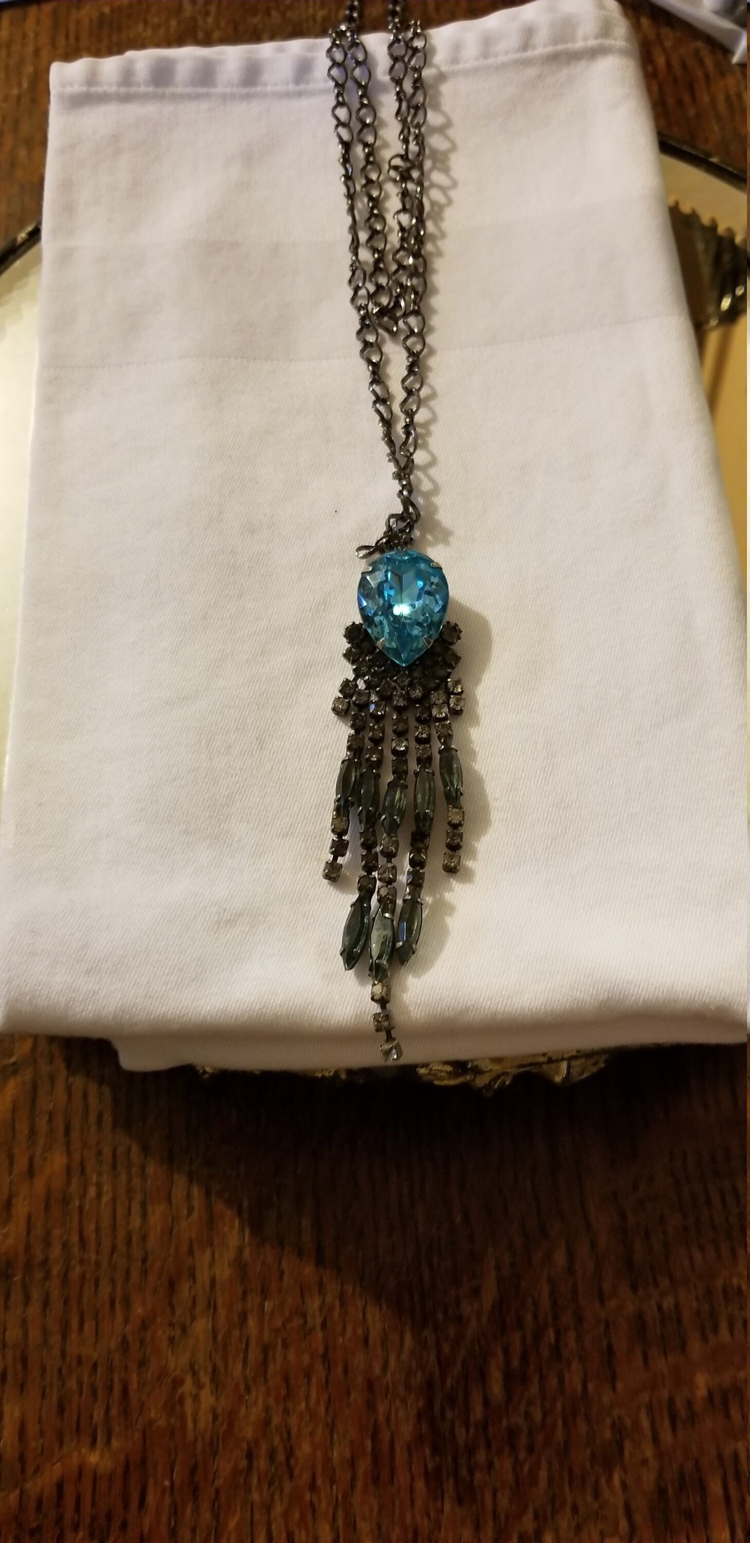 Blaue Edelstein Halskette Blaue Edelstein Halskette von BrensButtonsNJewels