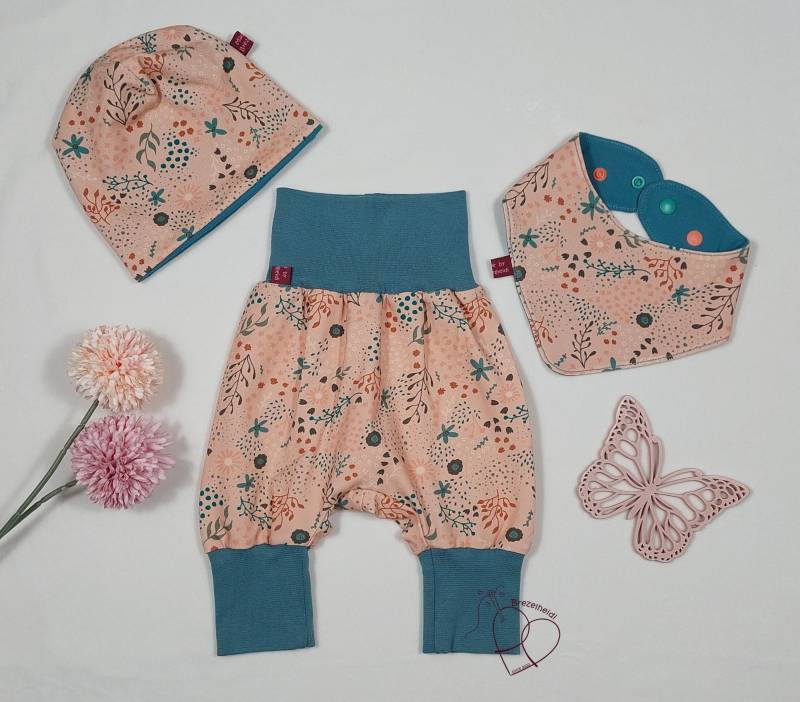 Pumphose Blumen Mädchen Baby Bio, Blumen, Optional Als Set Mit Halstuch Und Mütze von Brezelheidi