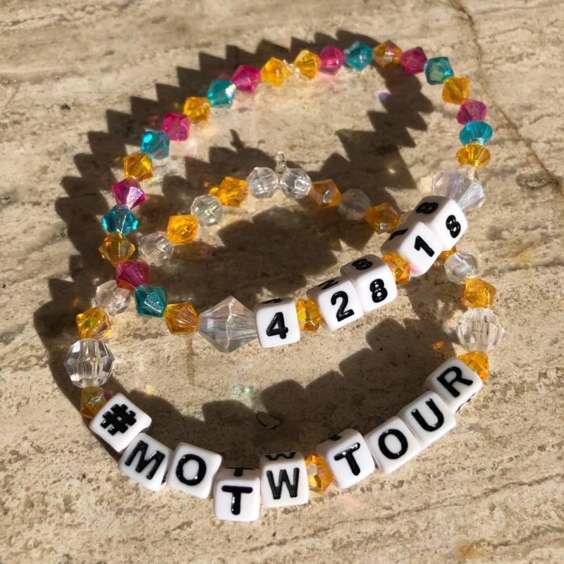 Custom Tour Datum Armband von BriZBracelets