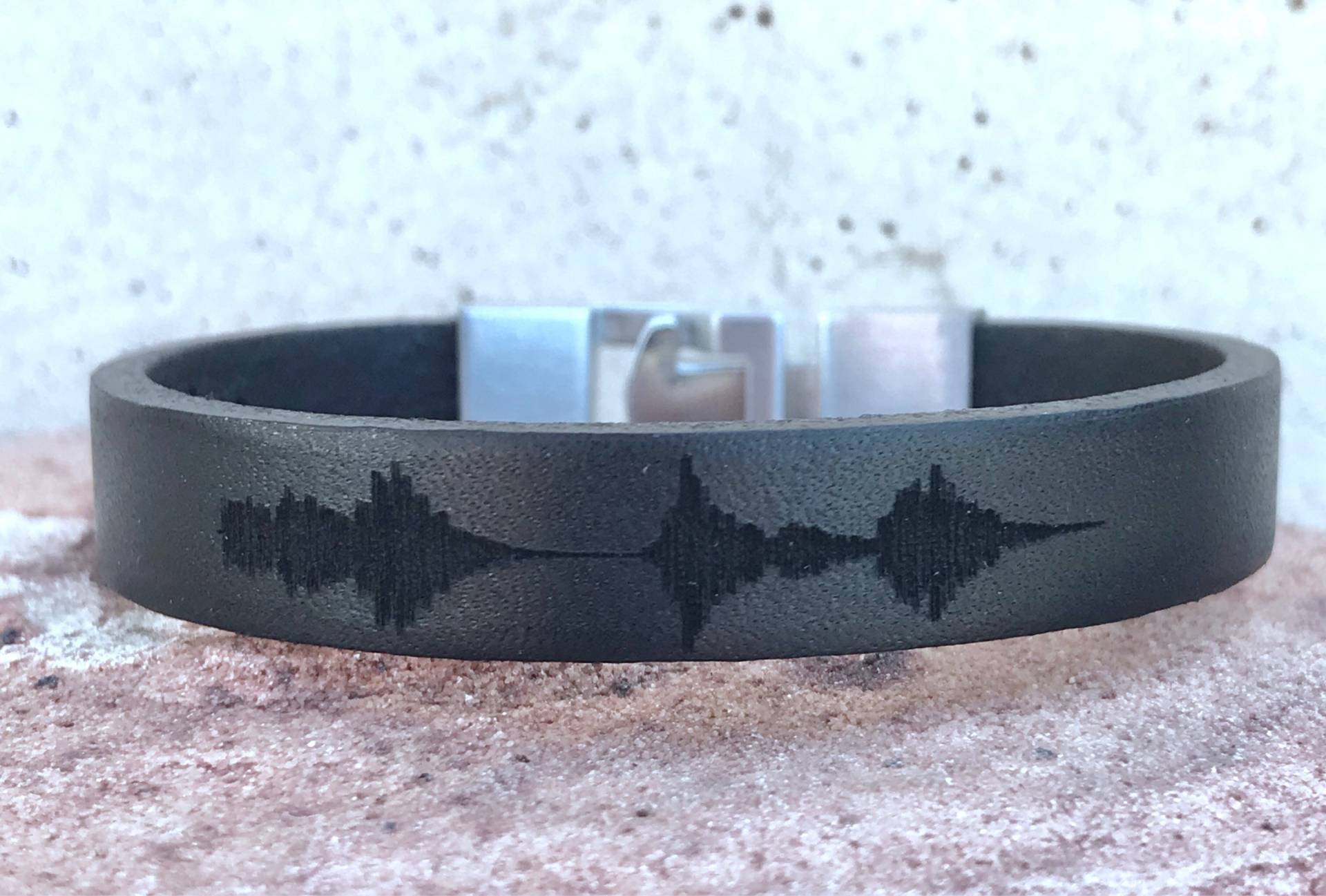 Lederarmbänder Für Männer Geschenk Vatertagsgeschenk Weihnachten Sound Welle Herzschlag Lederarmband Personalisiert Versandkostenfrei von Bricelets
