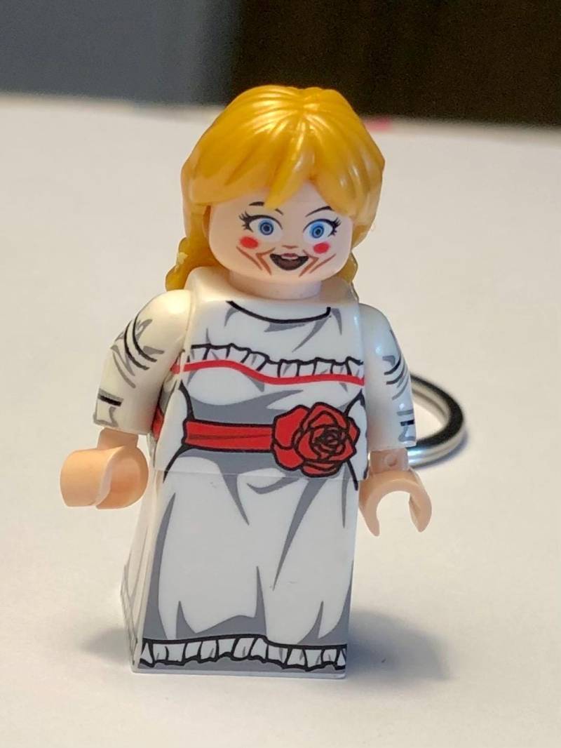 Annabelle Minifigur Schlüsselanhänger von BrickChica