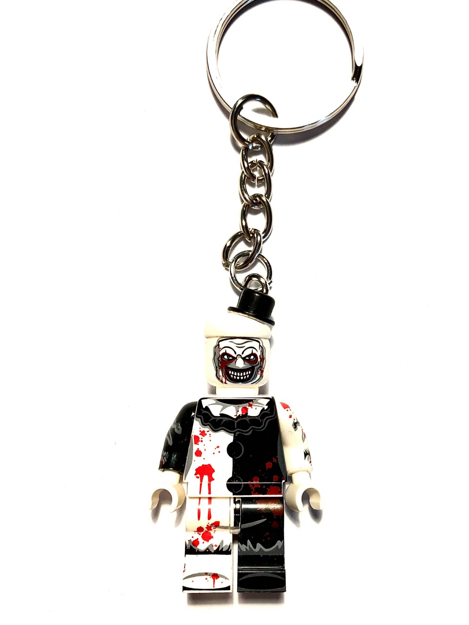 Kunst Der Clown-Terrier Minifigur Schlüsselanhänger von BrickChica