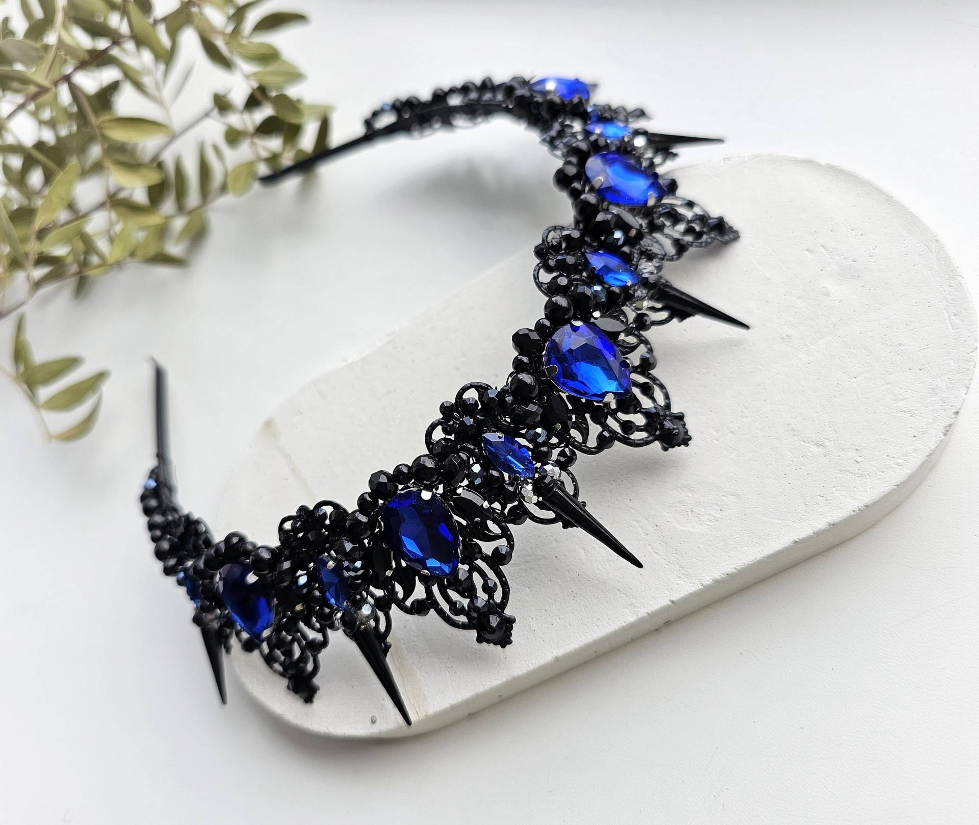 Schwarz-Blaue Tiara Gothic Schwarze Hochzeitskrone Royalblau-Schwarze Hochzeit Kopfschmuck Vampirkrone Hexenkrone Schwarz-Blaue Tiara Gothic Schwarze Hochzeitskrone Royalblau-Schwarze Hochzeit Kopfschmuck Vampirkrone Hexenkrone von BridalBoutiqueLove
