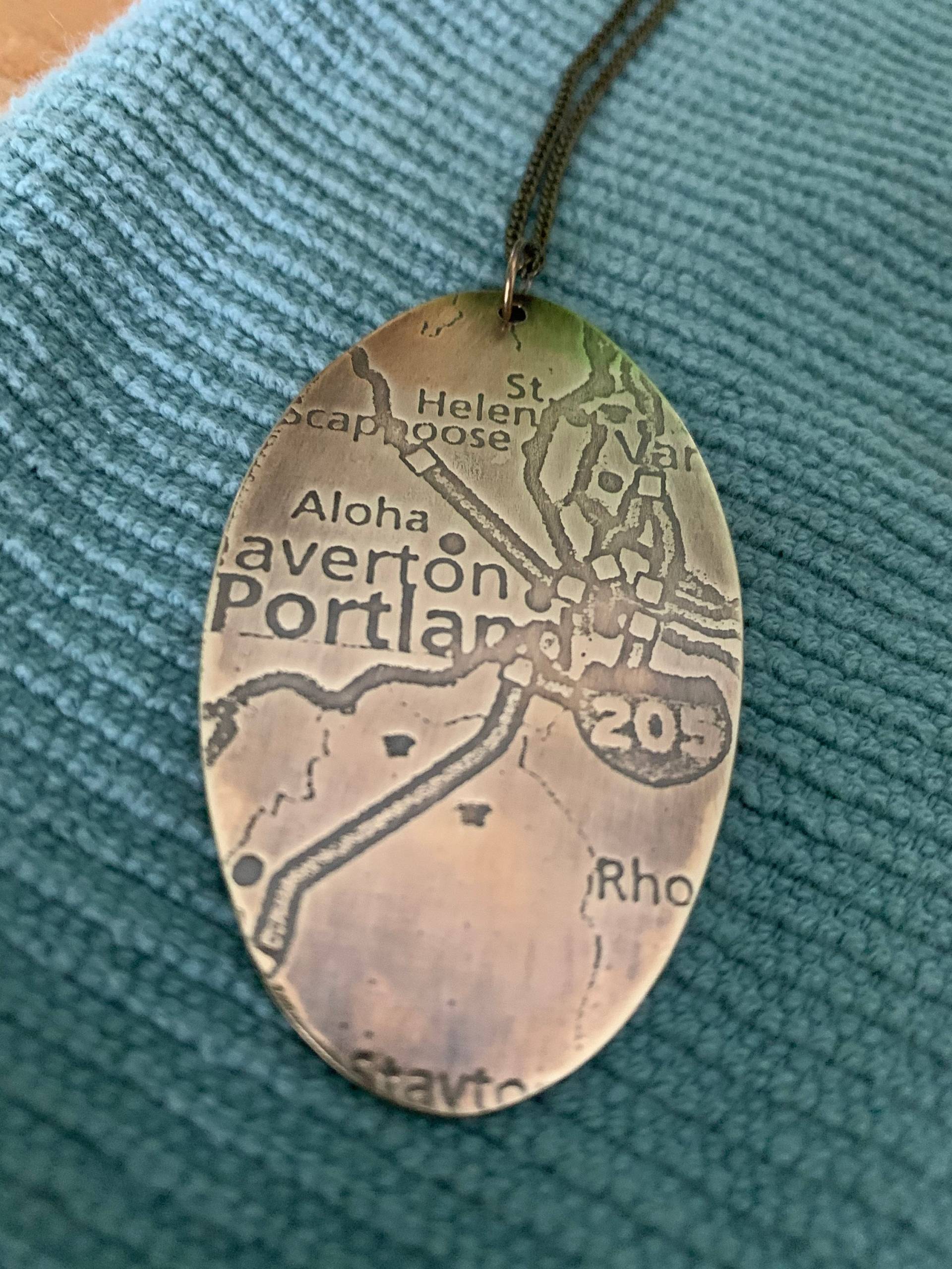 Geprägte Portland Karte Halskette Geprägte Portland Karte Halskette von BridgetownBronze