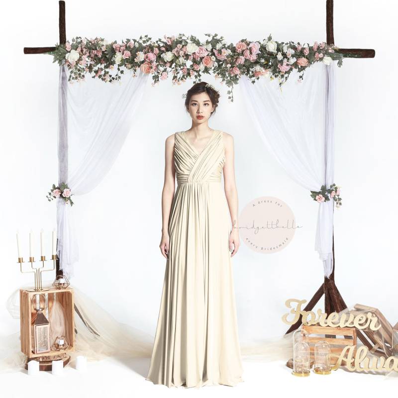 Bb Blair in Champagne V-Ausschnitt Drapieren Bodenlangen Boho Brautjungfer Maxikleid Hochzeit Abendkleid Bb Blair in Champagne V-Ausschnitt Drapieren Bodenlangen Boho Brautjungfer Maxikleid Hochzeit Abendkleid von Bridgettbe11e