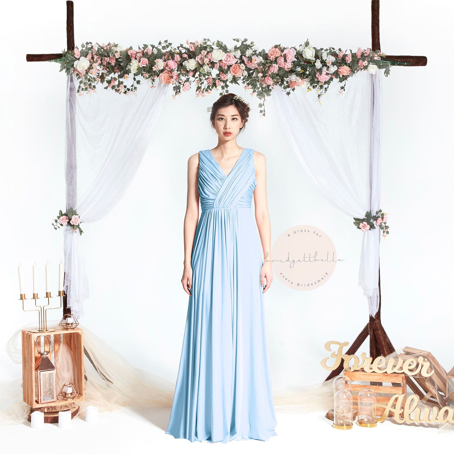 Bb Blair in Powder Blue V-Ausschnitt Drapieren Bodenlange Boho Brautjungfer Maxikleid Hochzeit Abendkleid Bb Blair in Powder Blue V-Ausschnitt Drapieren Bodenlange Boho Brautjungfer Maxikleid Hochzeit Abendkleid von Bridgettbe11e