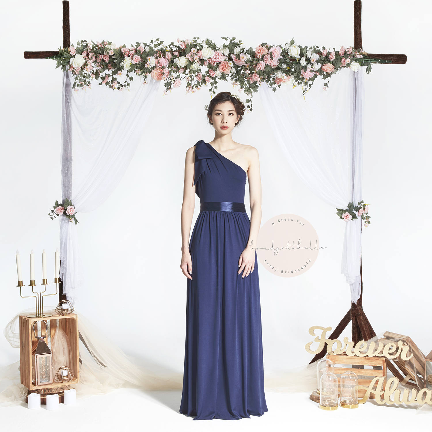 Bb Daeva in Navy Blue One Schulter Toga Bodenlangen Boho Brautjungfer Maxi Kleid Hochzeit Abendkleid Bb Daeva in Navy Blue One Schulter Toga Bodenlangen Boho Brautjungfer Maxi Kleid Hochzeit Abendkleid von Bridgettbe11e