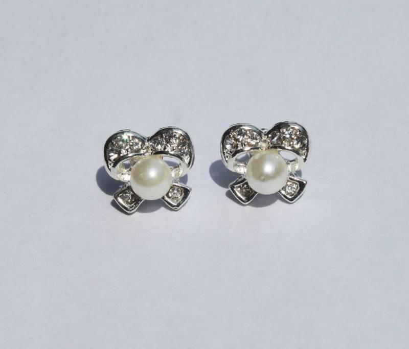 Allison Strass Perle Bogen Ohrringe Allison Strass Perle Bogen Ohrringe von BridleBlingCharms