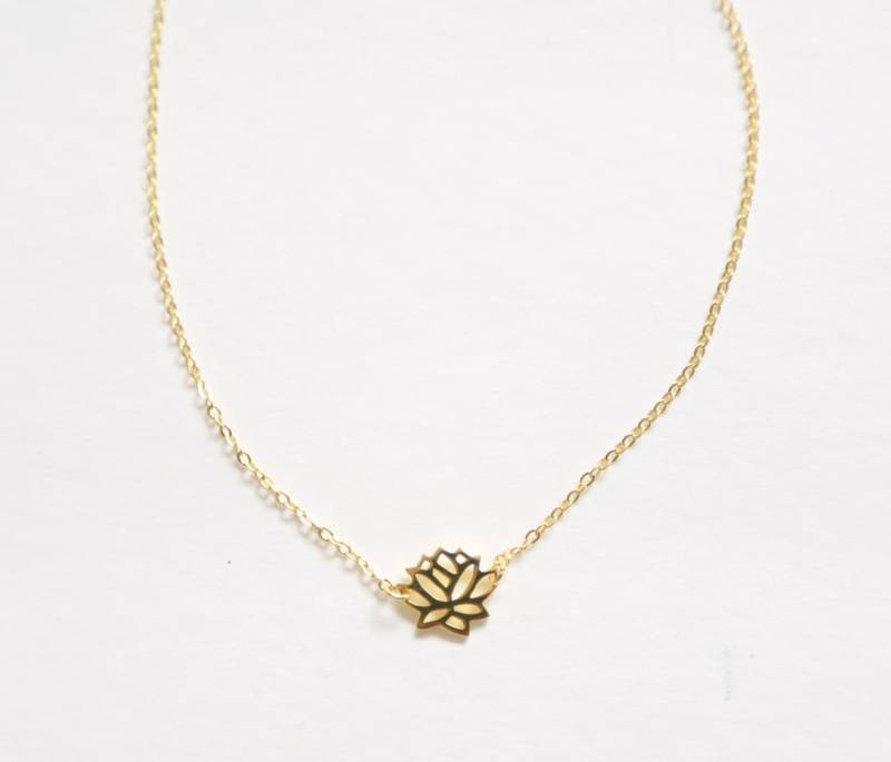 Geschenk-Idee, Die Schichtung Kette Lotus Blume Halskette Gold Silber Halsketten von BrielleDesignsOnEtsy