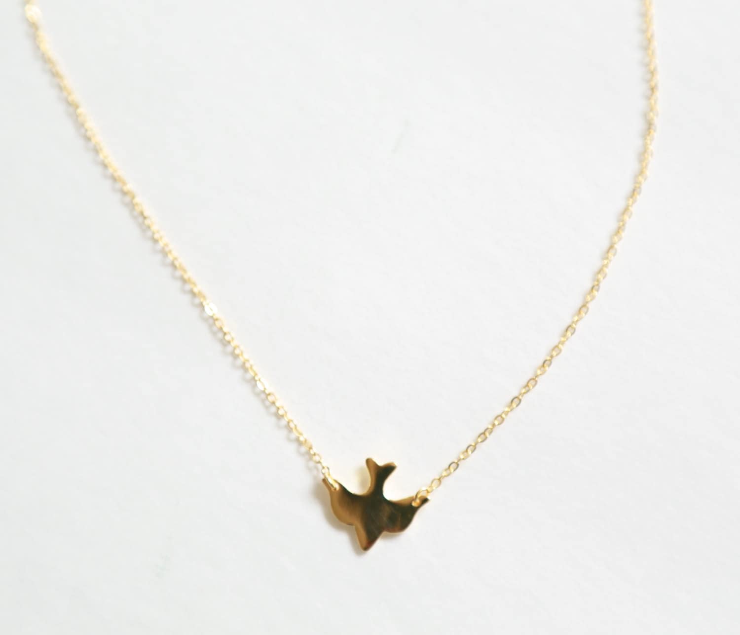 Taube Halskette, Vogel Soar Vogel, Schlichte Gold Silber Zarte Layering Seitlich Hängende Halskette Taube Halskette, Vogel Soar Vogel, Schlichte Gold Silber Zarte Layering Seitlich Hängende Halskette von BrielleDesignsOnEtsy
