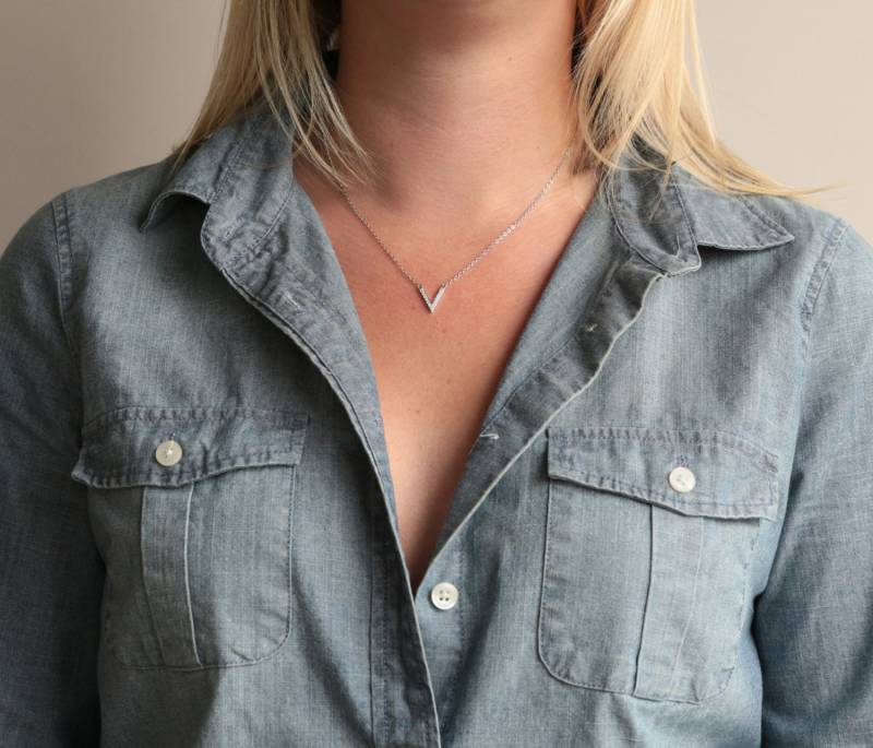 Weihnachts-Geschenk/Einzelne Schicht Cz V Halskette 14K Vergoldet Und Sterling Silber-Optionen Weihnachts-Geschenk/Einzelne Schicht Cz V Halskette 14K Vergoldet Und Sterling Silber-Optionen von BrielleDesignsOnEtsy