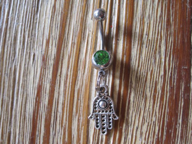 Bauchnabel Ring - Körper Schmuck Silber Hamsa Hand Mit Grün Edelstein von BriellesJewels