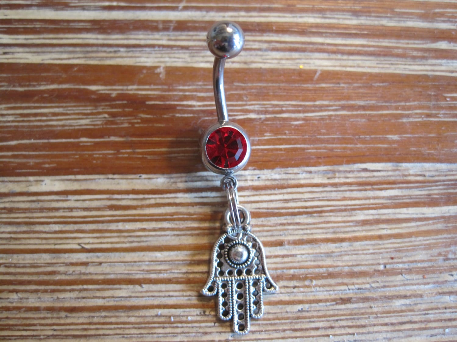 Bauchnabel Ring - Körper Schmuck Silber Hamsa Hand Mit Rotem Schmuckstein Bauchnabel Ring - Körper Schmuck Silber Hamsa Hand Mit Rotem Schmuckstein von BriellesJewels