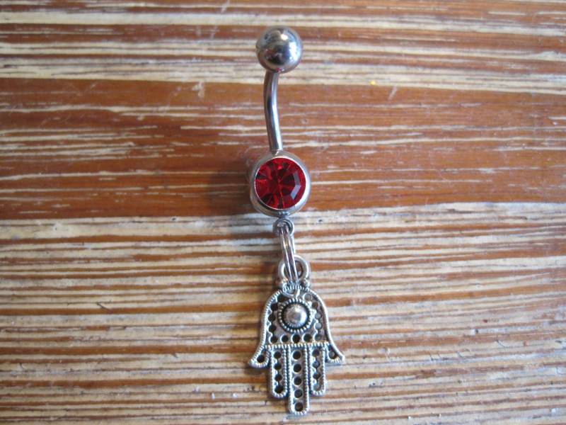 Bauchnabel Ring - Körper Schmuck Silber Hamsa Hand Mit Rotem Schmuckstein von BriellesJewels