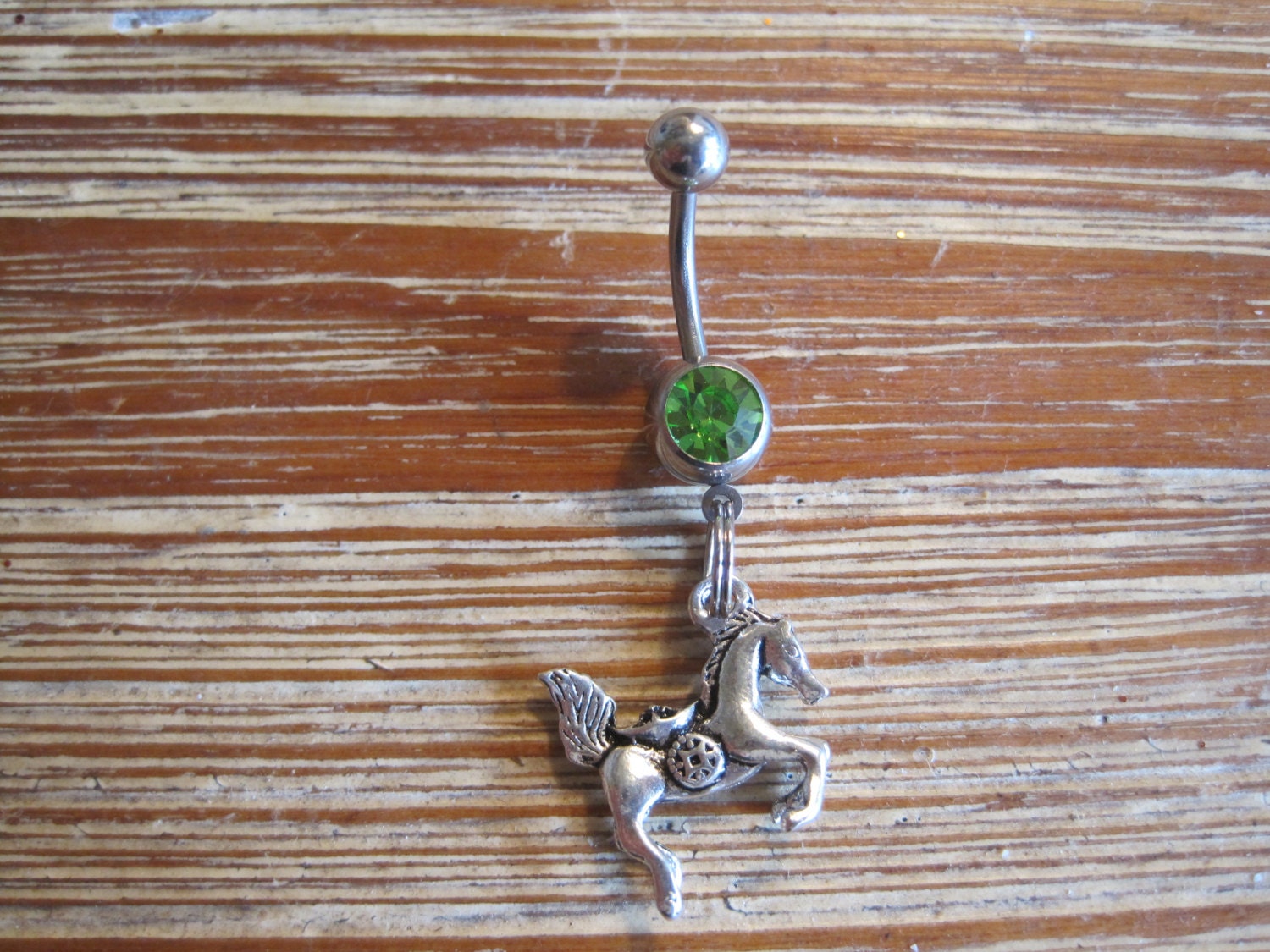 Bauchnabel Ring - Körper Schmuck Silber Pferd Mit Grünen Edelstein Bauchnabel Ring - Körper Schmuck Silber Pferd Mit Grünen Edelstein von BriellesJewels