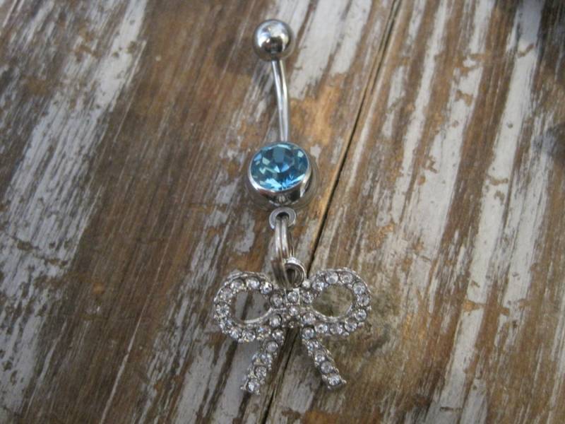 Bauchnabel Ring - Körper Schmuck Silber Strass Bogen Mit Blauer Edelstein von BriellesJewels