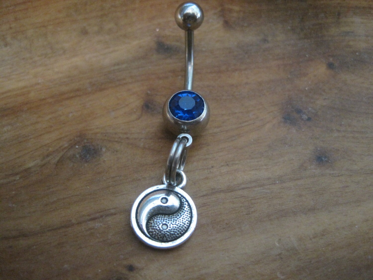 Bauchnabel Ring - Körper Schmuck Silber Yin Yang Mit Dunkelblauen Edelstein Bauchnabel Ring - Körper Schmuck Silber Yin Yang Mit Dunkelblauen Edelstein von BriellesJewels