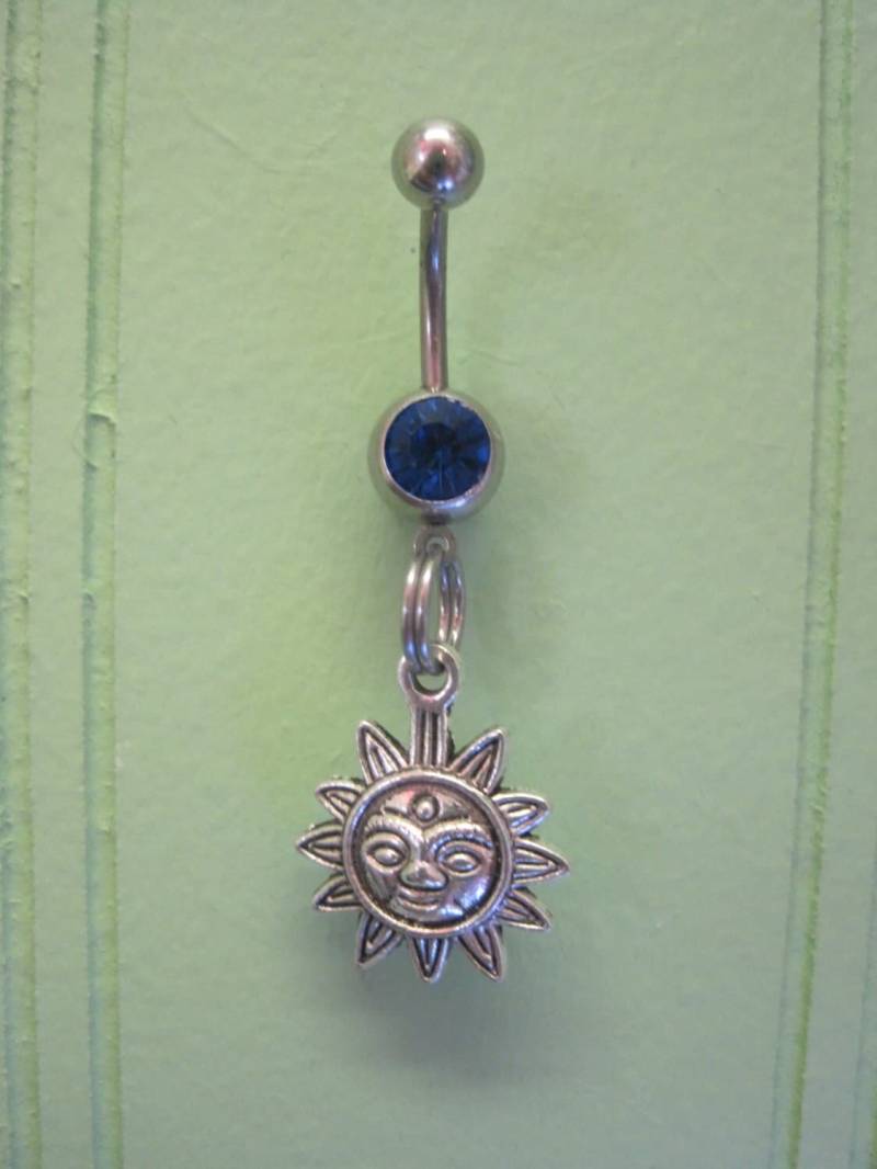 Bauchnabel Ring - Körper Schmuck Sonne Mit Dunkelblauen Edelstein von BriellesJewels