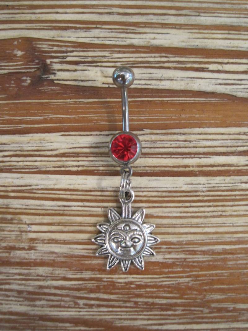 Bauchnabel Ring - Körper Schmuck Sonne Mit Roten Edelstein von BriellesJewels
