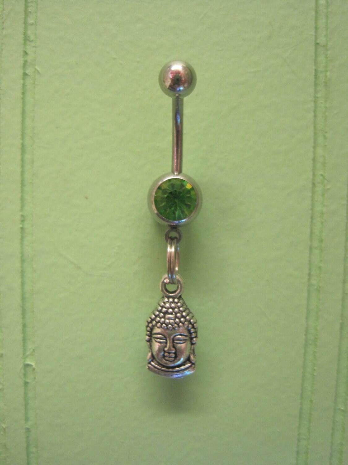 Bauchnabel Ring - Körperschmuck Buddha Kopf Mit Grünen Edelstein Bauchnabel Ring - Körperschmuck Buddha Kopf Mit Grünen Edelstein von BriellesJewels